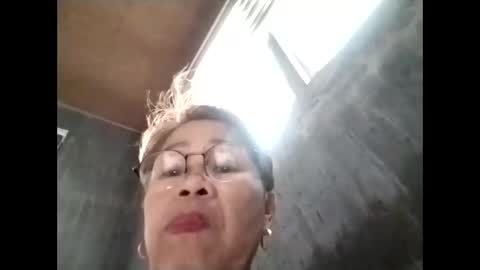 Snapshot of lolamommie chatting on November 8, 4:45 am tey online show from November 8, 4:45 am