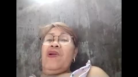 Snapshot of lolamommie chatting on November 10, 5:50 am tey online show from November 10, 5:50 am