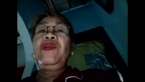 Snapshot of lolamommie chatting on November 10, 10:31 pm tey online show from November 10, 10:31 pm