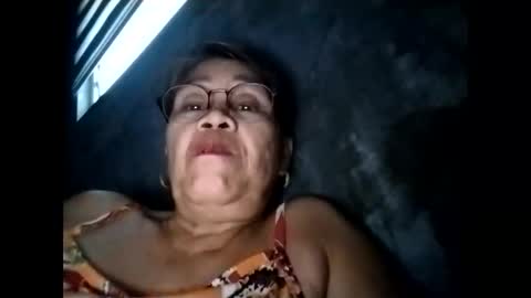 Snapshot of lolamommie chatting on November 12, 8:04 am tey online show from November 12, 8:04 am