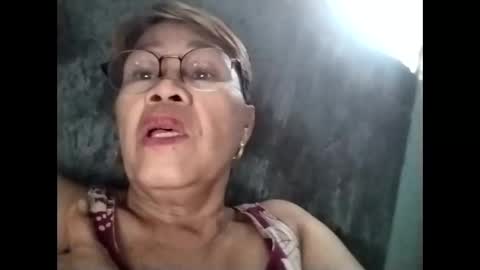 Snapshot of lolamommie chatting on November 13, 10:52 pm tey online show from November 13, 10:52 pm