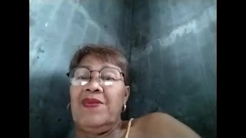 Snapshot of lolamommie chatting on November 15, 6:22 am tey online show from November 15, 6:22 am