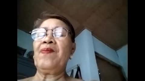 Snapshot of lolamommie chatting on November 17, 11:32 pm tey online show from November 17, 11:32 pm