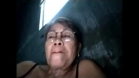 Snapshot of lolamommie chatting on November 19, 8:25 am tey online show from November 19, 8:25 am