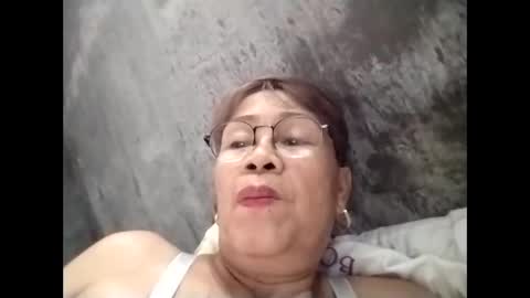 Snapshot of lolamommie chatting on November 20, 2:01 am tey online show from November 20, 2:01 am