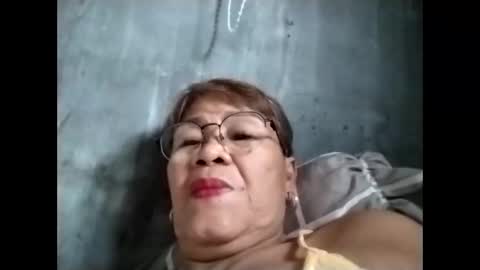 Snapshot of lolamommie chatting on November 21, 5:39 am tey online show from November 21, 5:39 am