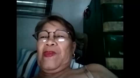 Snapshot of lolamommie chatting on November 23, 6:46 am tey online show from November 23, 6:46 am