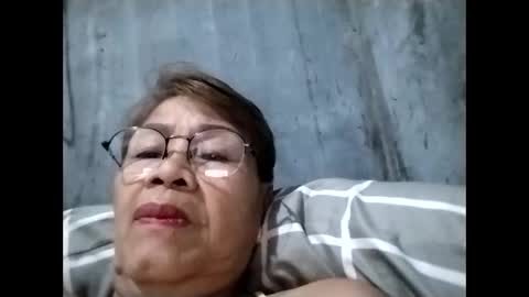 Snapshot of lolamommie chatting on November 26, 10:33 pm tey online show from November 26, 10:33 pm