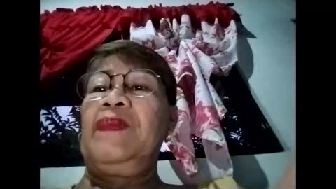 Snapshot of lolamommie chatting on November 27, 10:01 pm tey online show from November 27, 10:01 pm