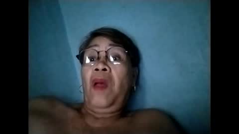 Snapshot of lolamommie chatting on December 4, 9:07 am tey online show from December 4, 9:07 am