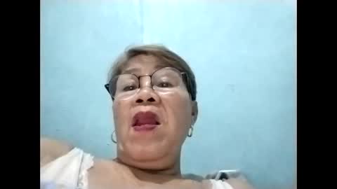 Snapshot of lolamommie chatting on December 16, 9:03 am tey online show from December 16, 9:03 am