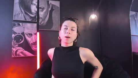 lolamustaine_ online show from December 14, 8:24 pm