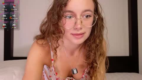 Snapshot of lolatheangel chatting on March 19, 2:15 am Lolatheangel online show from March 19, 2:15 am