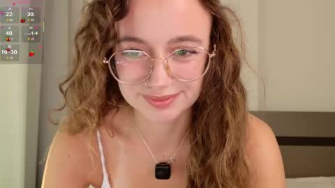 Snapshot of lolatheangel chatting on April 17, 1:08 am Lolatheangel online show from April 17, 1:08 am
