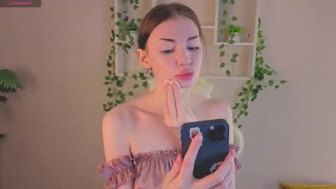 Snapshot of lolatwizz chatting on December 2, 9:25 am Lola online show from December 2, 9:25 am