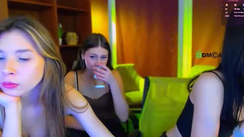 Snapshot of lole_ti chatting on March 25, 7:31 pm lole ti online show from March 25, 7:31 pm