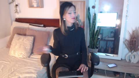 Snapshot of lolis_sweet_submisive chatting on January 4, 1:10 am Dear tippers follow me on my new cb account lennarogers online show from January 4, 1:10 am