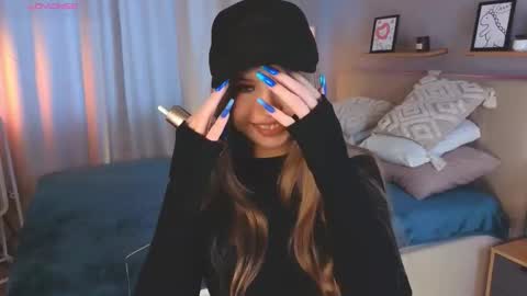 Lola online show from November 12, 8:15 am