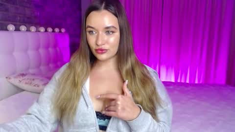 Snapshot of lollidoli__ chatting on February 3, 5:29 pm Victoria online show from February 3, 5:29 pm