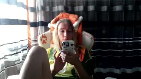 Lisa online show from July 28, 12:48 pm