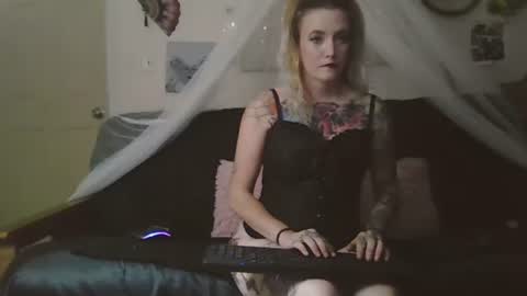 Lollipop Queen online show from October 16, 6:58 am