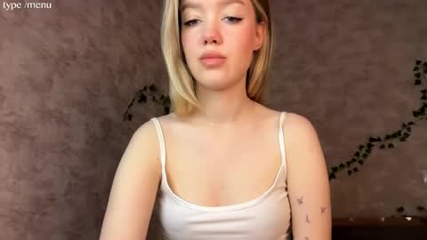 Mia online show from May 13, 5:49 am