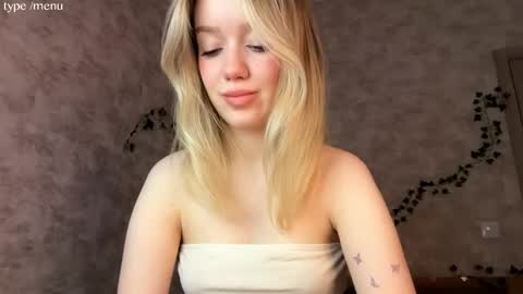 Mia online show from May 25, 2:06 am