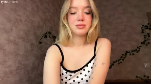 Mia online show from June 7, 4:49 am