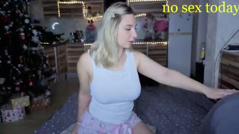 Snapshot of lollove24 chatting on December 5, 3:30 pm lollove24 online show from December 5, 3:30 pm