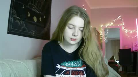 Lilly online show from December 25, 2:02 pm