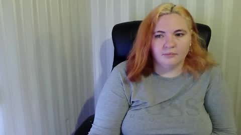 Snapshot of lollynomelty chatting on December 19, 7:43 pm LollyNomelty online show from December 19, 7:43 pm