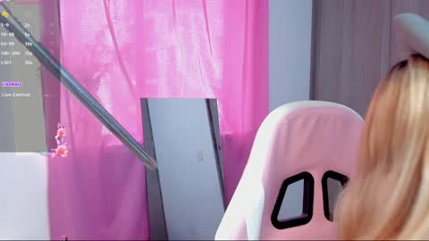 Snapshot of lollypetitte_ chatting on December 16, 2:16 pm Lolly online show from December 16, 2:16 pm