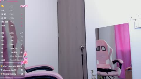 Snapshot of lollypetitte_ chatting on December 26, 4:36 pm Lolly online show from December 26, 4:36 pm