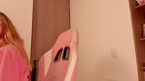 Snapshot of lollypetitte_ chatting on March 11, 2:54 am Lolly online show from March 11, 2:54 am