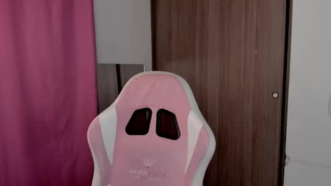Snapshot of lollypetitte_ chatting on September 14, 2:33 am Lolly online show from September 14, 2:33 am