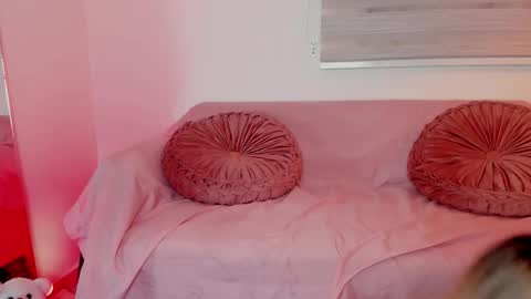 Snapshot of lollypetitte_ chatting on March 8, 11:19 pm Lolly online show from March 8, 11:19 pm