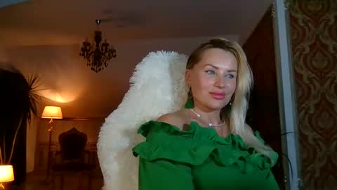 Roxy online show from December 7, 2:46 pm