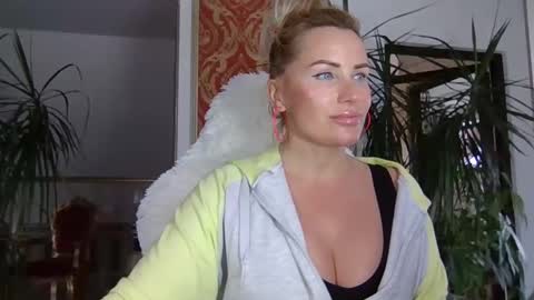 Roxy online show from February 1, 12:05 pm