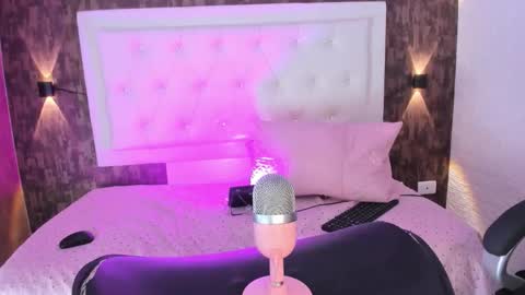 Snapshot of lollyvixen_ chatting on September 23, 7:50 pm Lollyvixen online show from September 23, 7:50 pm