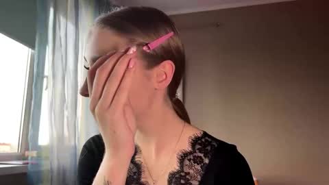 Lili online show from March 7, 2:58 pm