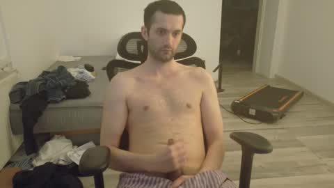 Snapshot of londonboy918070 chatting on March 1, 12:12 pm londonboy918070 online show from March 1, 12:12 pm