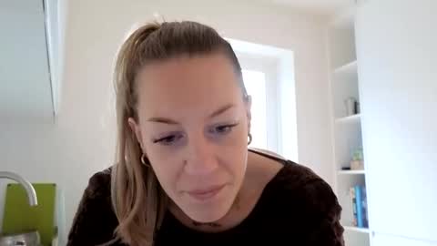 Em online show from December 21, 11:50 am