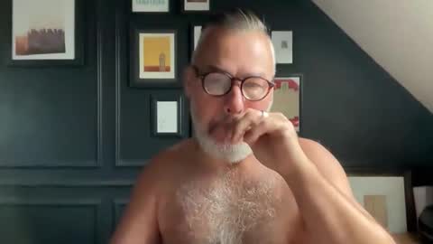Snapshot of londongent2023 chatting on September 10, 8:03 am EnglishBear online show from September 10, 8:03 am