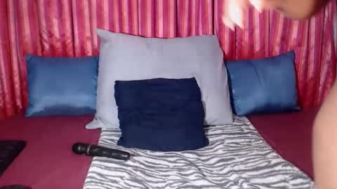 londylicious34 online show from September 25, 7:50 pm