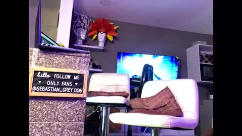 Snapshot of lone_wolf_3x chatting on March 11, 5:35 am lone_wolf_3x online show from March 11, 5:35 am