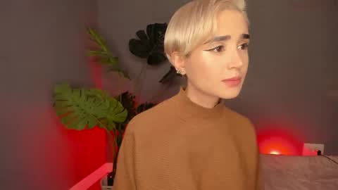 Snapshot of lonelly_lolly98 chatting on February 22, 1:22 am SABRINA online show from February 22, 1:22 am