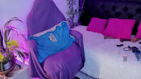 Jennifer  online show from February 9, 4:11 pm