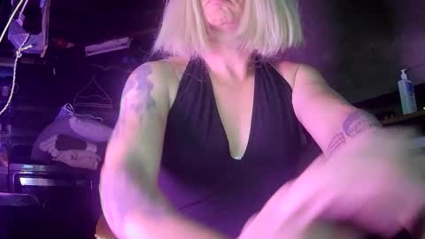 Snapshot of longbeachcd69 chatting on November 30, 12:31 pm longbeachcd69 online show from November 30, 12:31 pm