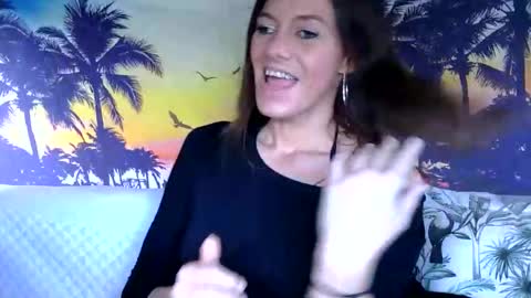 Snapshot of longlegstammy chatting on October 24, 6:37 pm Cutenurse91 online show from October 24, 6:37 pm