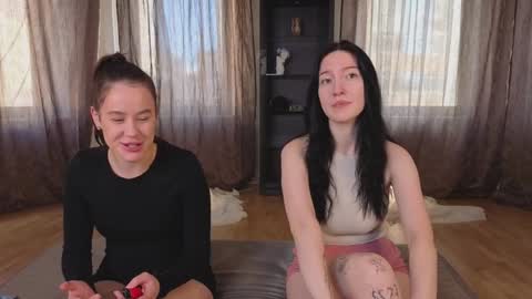  Adele Ellie and Lou   Sally Dana and Bonnie online show from September 18, 4:25 am